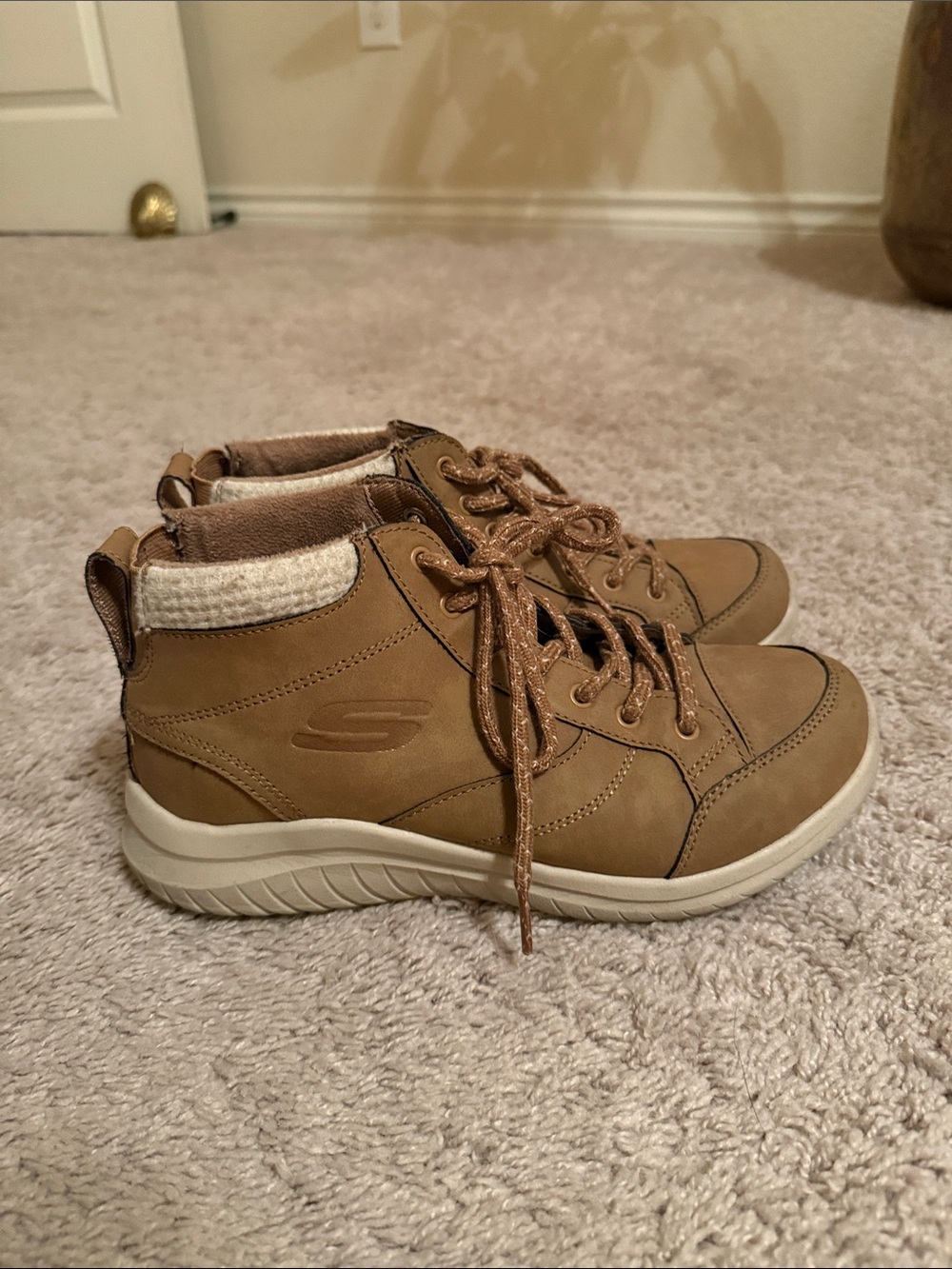 Skechers Women’s Brown Lace-Up Chukka Boots
